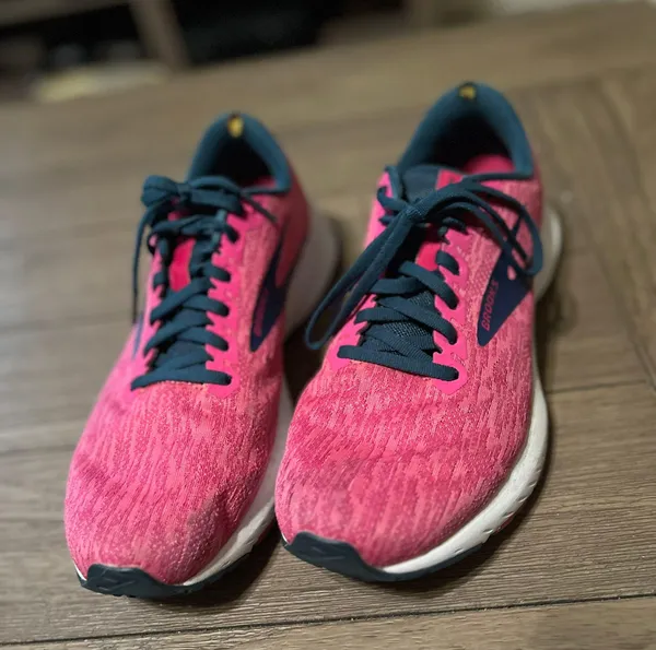Brooks Sz 9 Shoes - Image 3