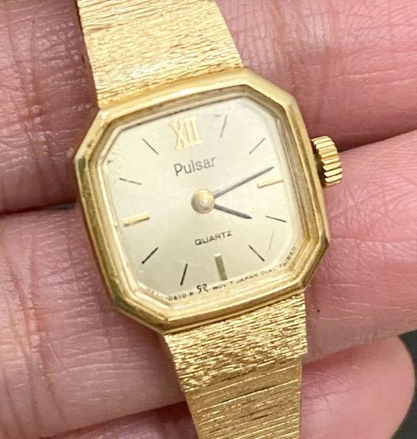 Vintage PULSAR V230-5330 Metal Bezel Stainless Steel Japan Movement Gold Watch - Image 7