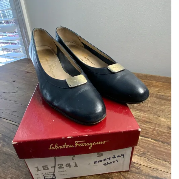 Salvatore Ferragamo Vintage navy heels women's size‎ 7S - Image 4