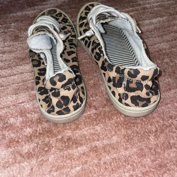 Soda Leopard Print Women's Slip-On Sneakers - Image 4