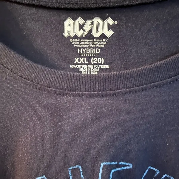 NWT Women's AC/DC the Band Graphic Tee with Short Sleeves, XXL - Image 5