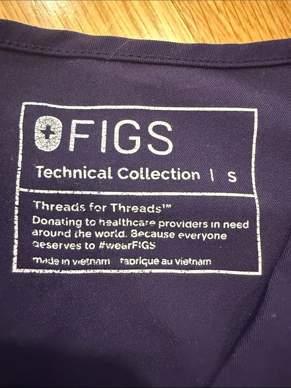 Figs purple jam Casma  scrub top size small. - Image 4