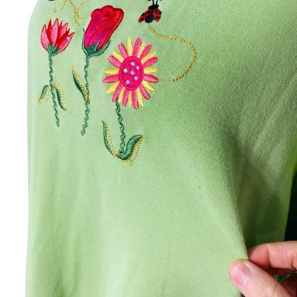 VINTAGE BRECKENRIDGE Embroidered Flowers & Bees Tee - Image 4