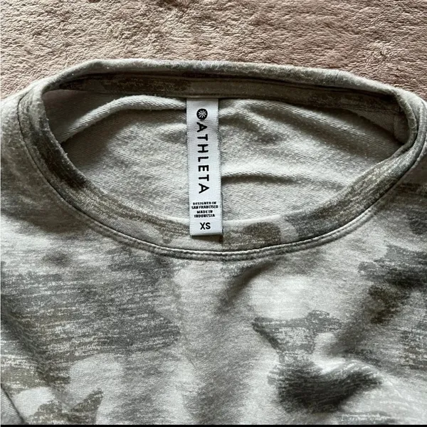 Athleta Balance Light Gray Camo Pullover Sweatshirt Size‎ XS - Image 2