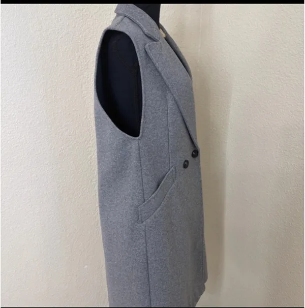 Zara Cream Trousers with Gray Sleeveless Coat - Image 8