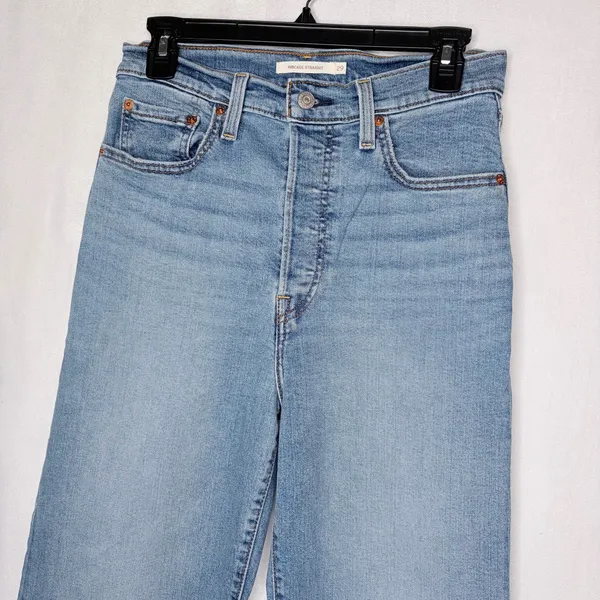 Levi’s Ribcage Straight Light Wash Jeans - Image 6