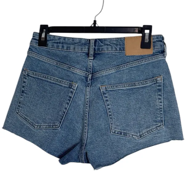 H&M Classic Raw Hem Blue Jean Shorts size 6 - Image 2