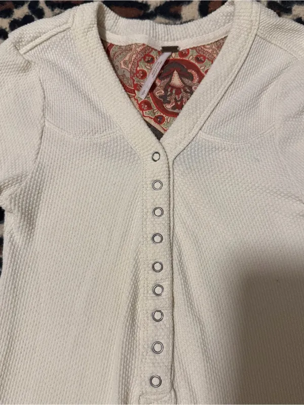 2000s vintage style free people cream long sleeve button up top w/ subtle weave - Image 5