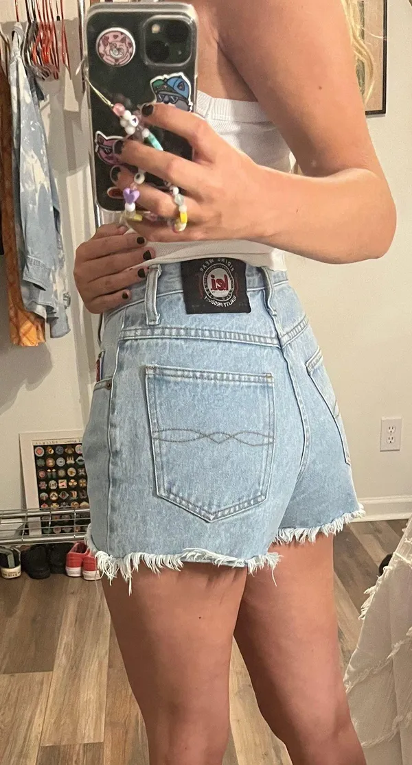 L.E.I Vintage Jean Shorts - Image 2