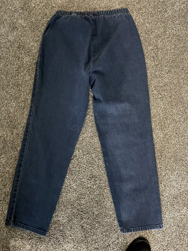 Denim & Co mpany Size Medium Elastic Waist Jeans - Image 3