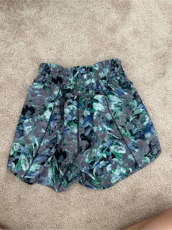 lululemon athletica Green and Blue Floral-Print Athletic Shorts - Image 2
