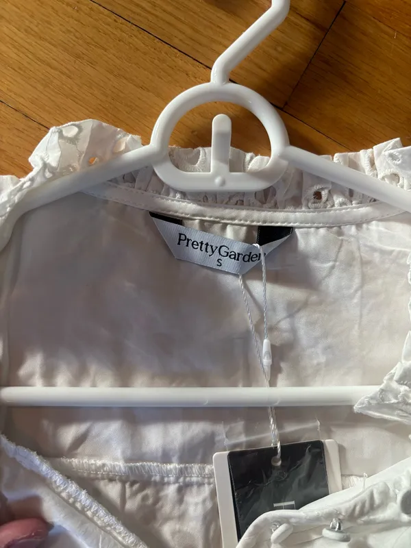 Pretty Garden White Blouse Ruffle Sleeve - Image 2