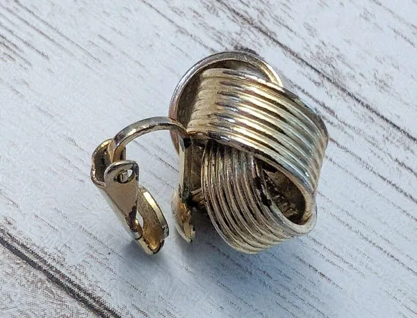 Vintage Clip On Earrings - Chunky Gold Tone Knot Design - Image 11
