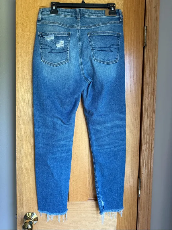 American Eagle Distressed Stretch Mom Jeans Raw Frayed Hem Blue Denim Size 8 - Image 3
