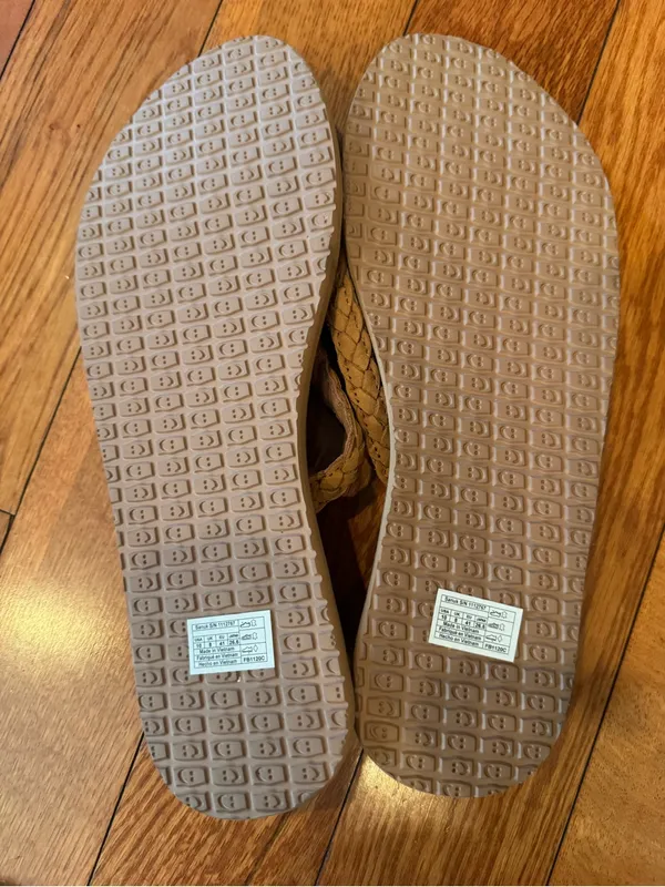 Sanuk Yoga Braid Leather Flip Flops Tan Beige Size 10 EUC - Image 5