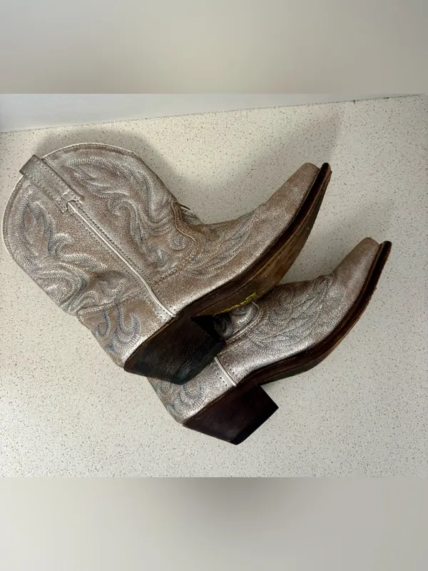 Laredo Distressed Silver Snip Toe Cowboy Boots - Image 7