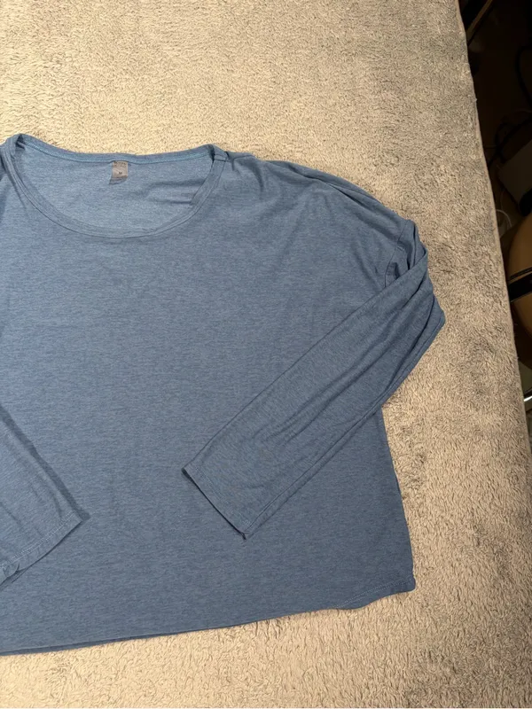 Beyond yoga Light Blue Long Sleeve shirt medium - Image 4
