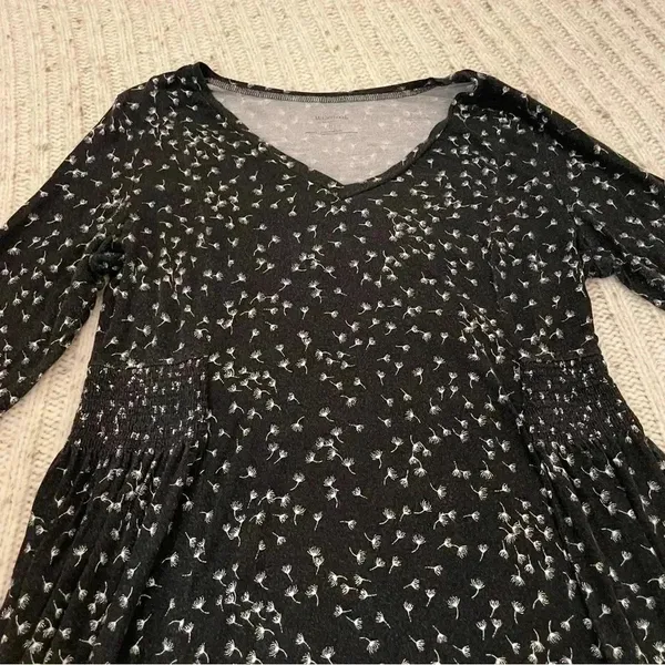 Motherhood Maternity black tunic dandelion‎ long-sleeve shirt, size medium​ - Image 4