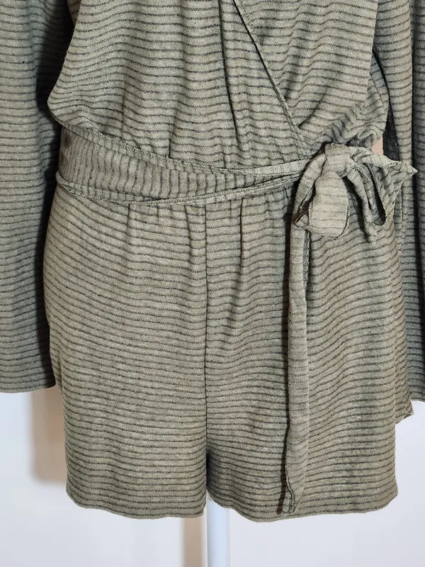 Billabong Womens Olive Green Stripe Long Sleeve Romper Shorts Size Medium Flaw - Image 3