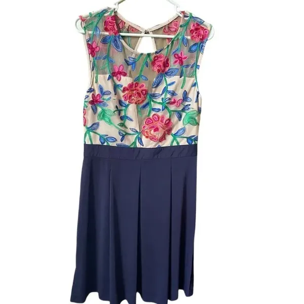 Acevog size L embroidered top blue knit skirt. - Image 2