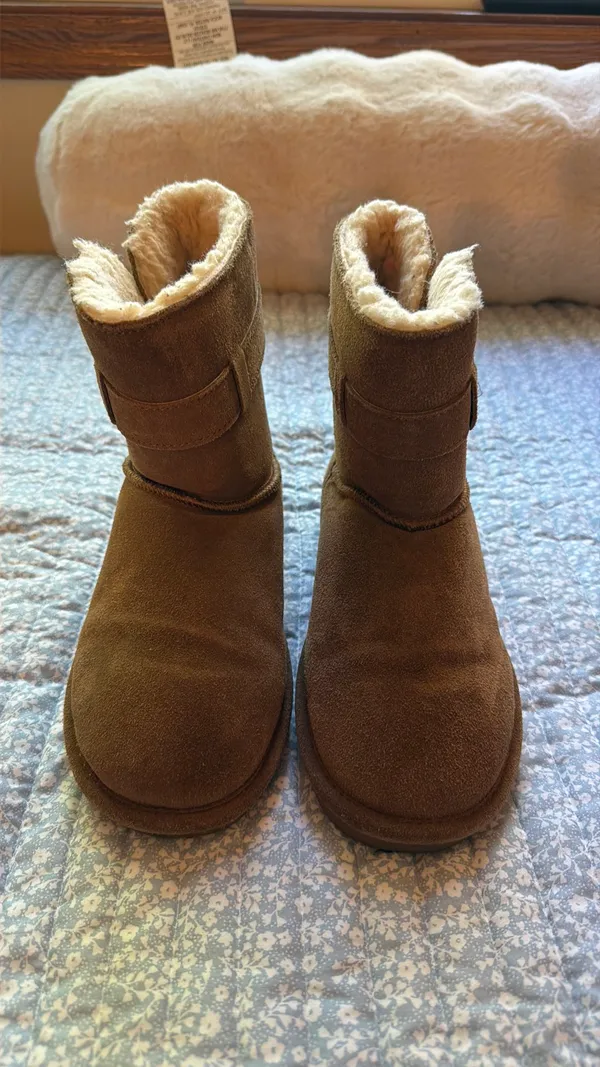 BEARPAW Boots - Image 4