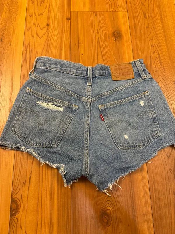 Levi's Premium 501 Original Distressed Cutoff Denim Shorts Light Wash Size 26 - Image 2