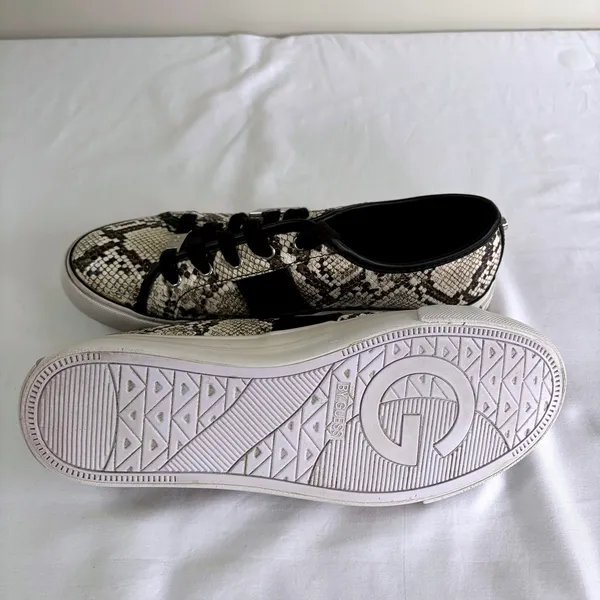 Guess Los Angeles Snake Print Sneakers Women's Size 9‎ Y2K Streetwear Luxe Chic - Image 6