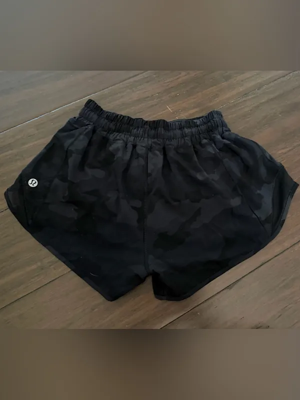 Lululemon Hotty Hot Black Camo Women's Performance Shorts 2 - Image 3