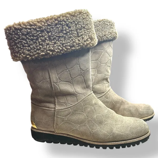 Stuart Weitzman Suede Shearling Lined Winter Boots‎ Taupe Croc Embossed Size 7.5 - Image 3