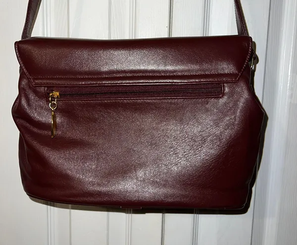 Etienne Aigner Burgandy Leather handbag - Image 4