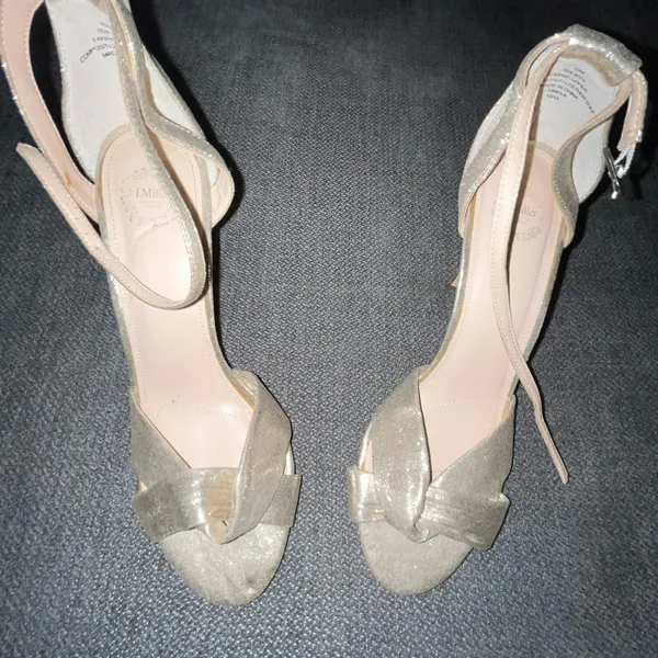Gold Heels Size 10 - Image 4