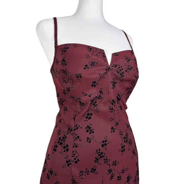Vintage Y2K La Belle Burgundy & Black Floral Print Sleeveless Bodycon Midi Dress - Image 3