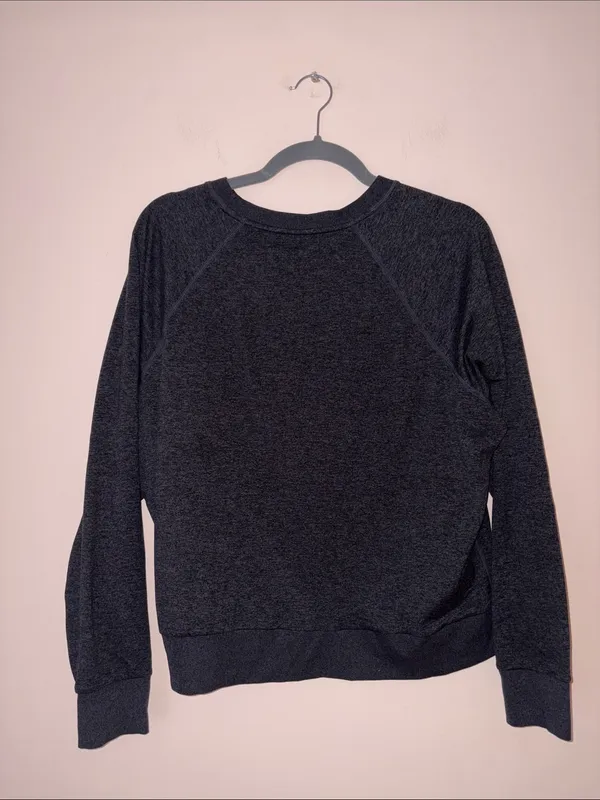 Vuori Halo dark gray crewneck long sleeve - Image 4