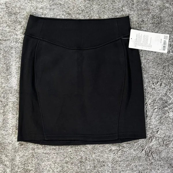 NWT Lululemon Scuba High-Rise Mini Skirt Sz Small In Black - Image 3