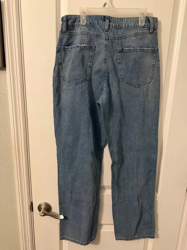 Sincerely Jules Distressed Wide Leg Jeans in medium to light wash, Sz 5/27 - Image 2