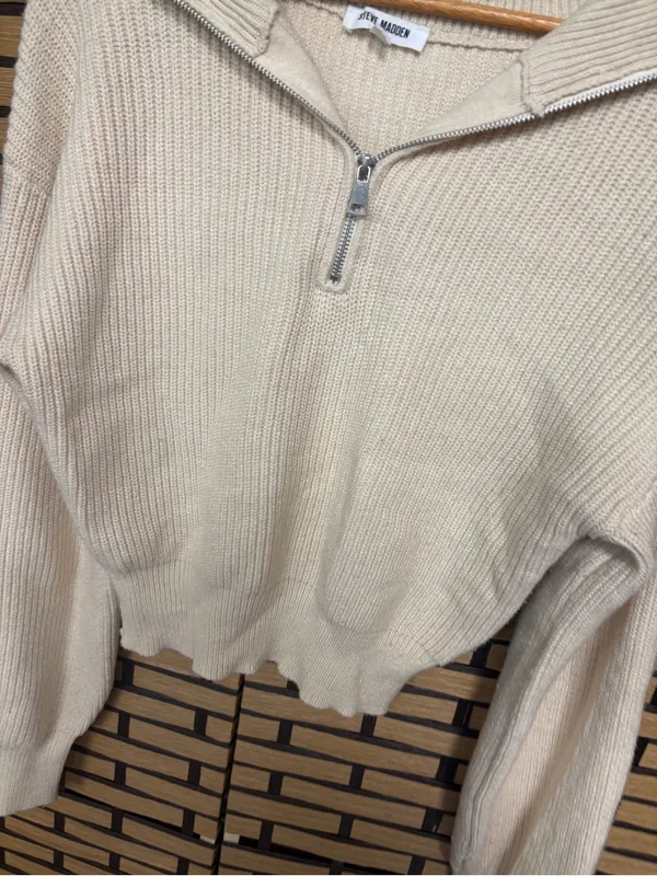 Steve Madden beige pullover size medium - Image 4