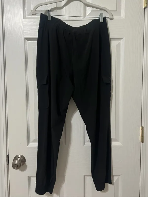 GAP Fit Black Jogger Runaround Cargo Black Pants - Image 4