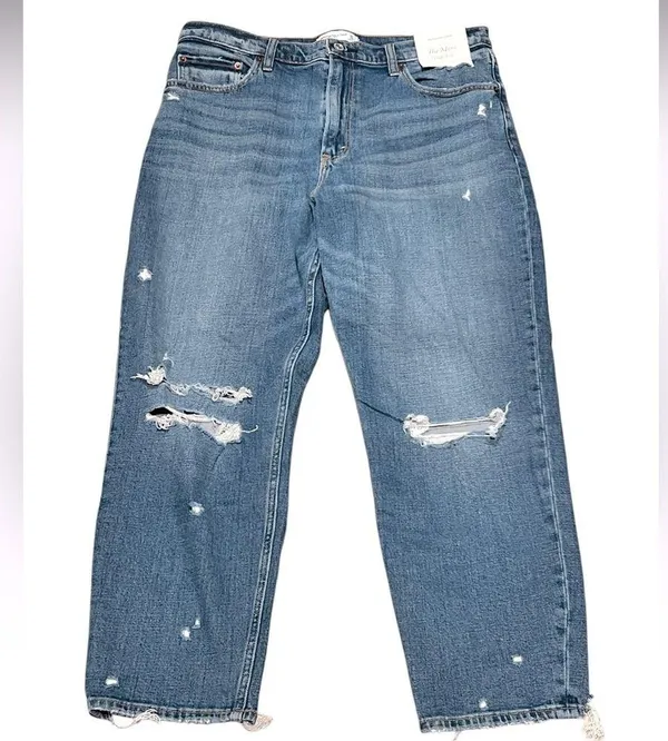 Abercrombie & Fitch Curve Love High Rise Mom Jean Distressed Denim Size 32 NWT - Image 3