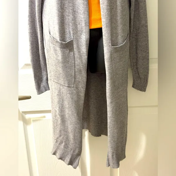 Love Tree Gray Open Front Cardigan Sweater size Medium - Image 6
