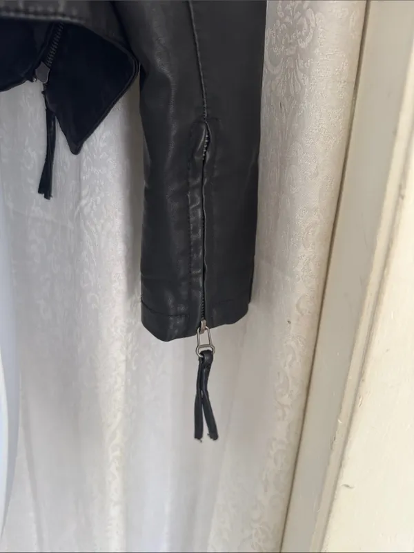 Lulu's Black Quilted Panel Leather Moto JacketSz: L - Image 6