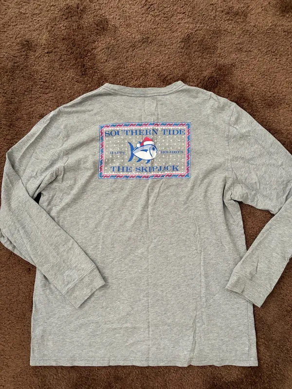Southern Tide Men’s Gray Heather Fair Isle Holiday Skipjack Pocket T-Shirt - Image 5