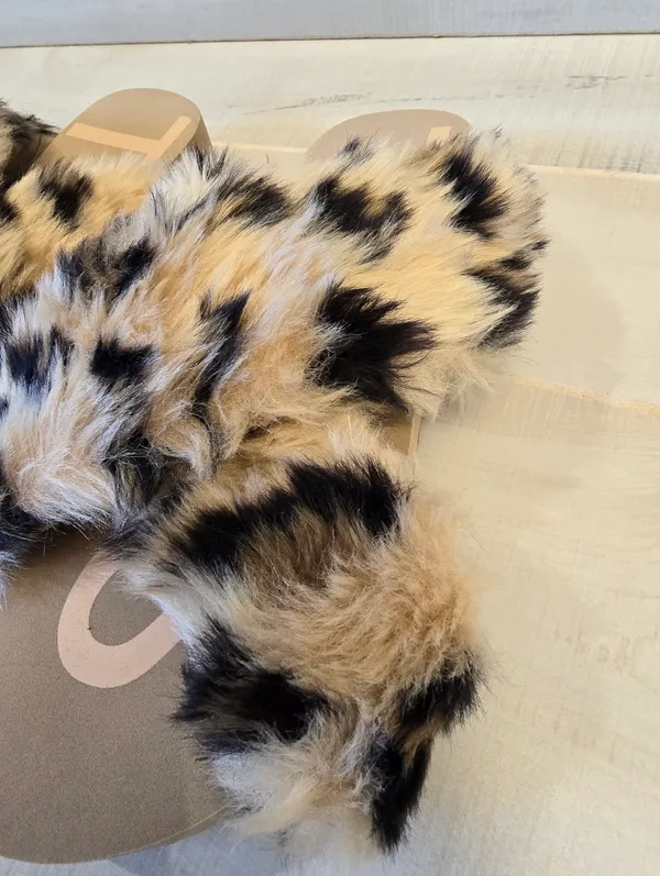 {7} TOMS Susie Eva Leopard Slippers Fuzzy Furry Black Tan Loungewear - Image 2