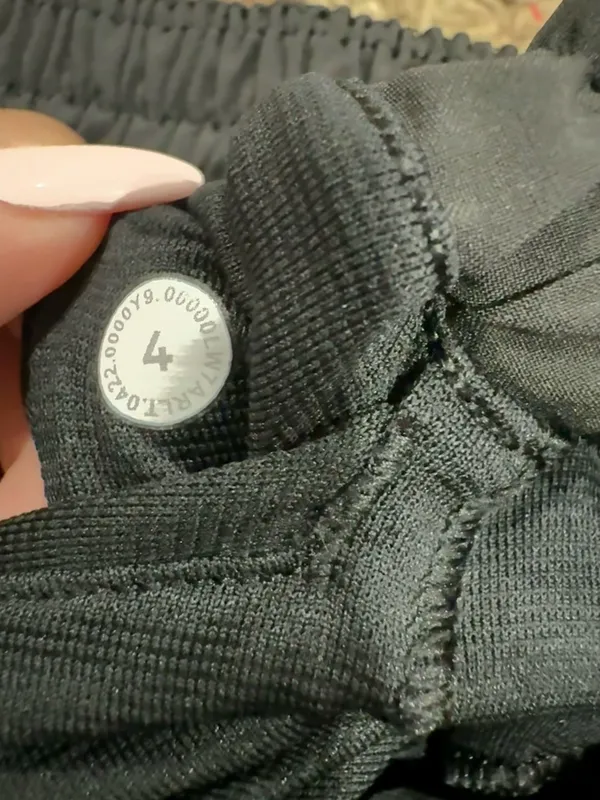 Lululemon Hotty Hot Shorts 2.5" Low-Rise - Image 5