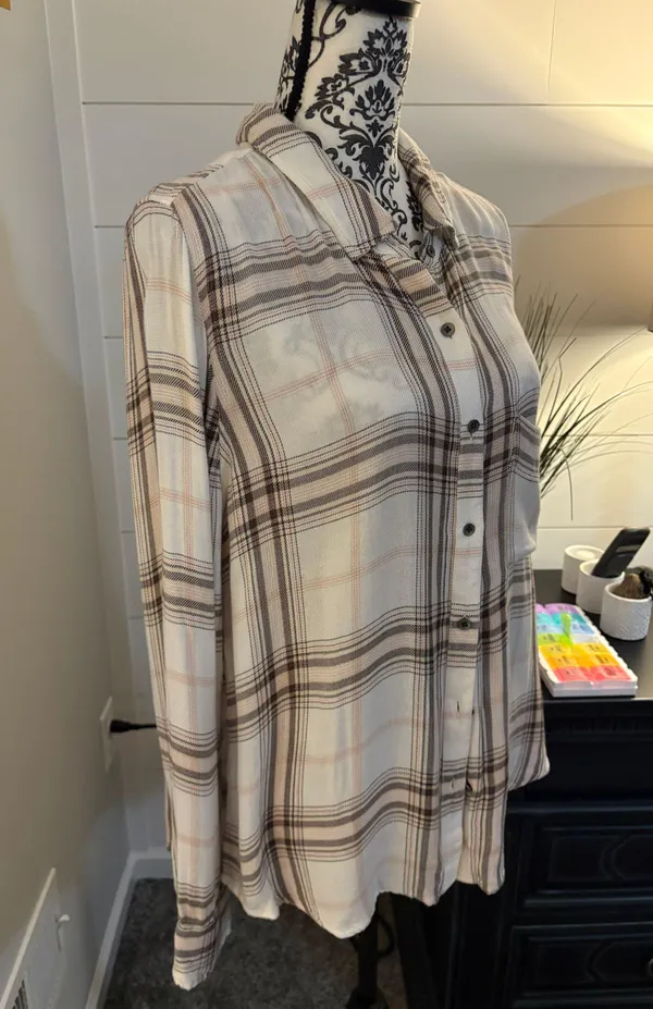 Susina Size Large Long Sleeve Plaid Shirt - Image 4
