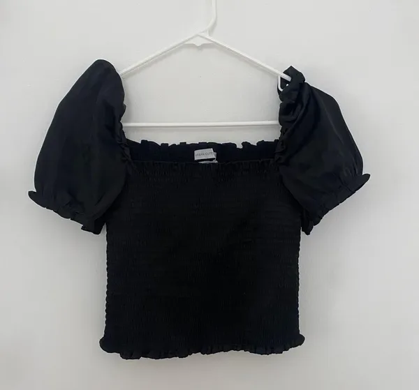 black rouched puffy sleeve crop top - Image 2
