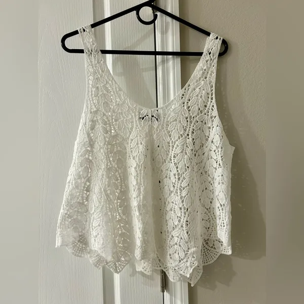 White Lace Crochet Sleeveless Top - Image 4