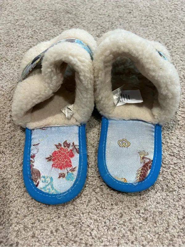 Australia Luxe Collective Blue Satin Sheepskin Slippers Women’s Size 8 - Image 9