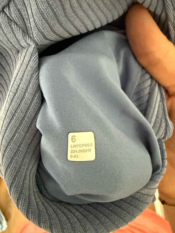 Lululemon Shorts 2.5" - Image 5