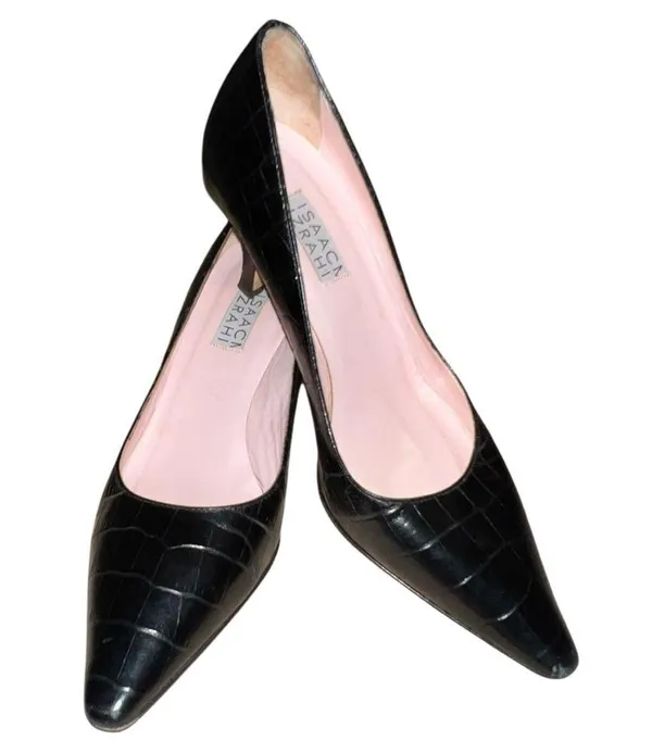 Isaac mizrahi Elegant Black Croc-Embossed Pumps - Image 2