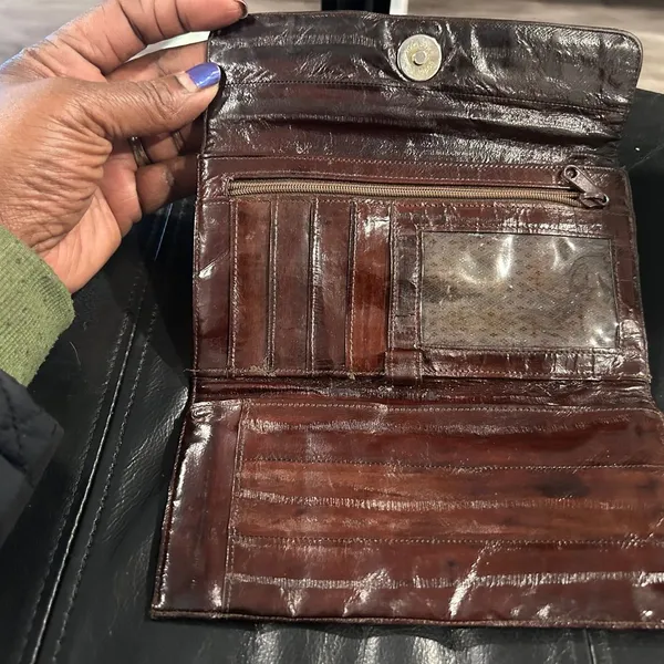 Chic Brown Leather Women's Wallet - Image 6